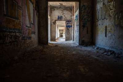 弃 建造 走廊 破旧的 废墟 墙 涂鸦 门厅 结构 Urbex