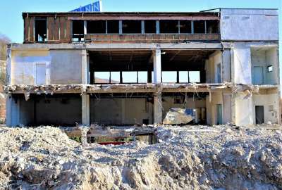 拆除的百货商店 建筑废墟 破碎的 消除 韦斯特堡 打开 窗户 符号