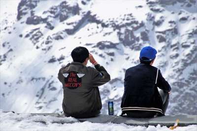 游客 禁止 酒精 阿尔卑斯山 雪 冬季 啤酒 风险 冰 冷