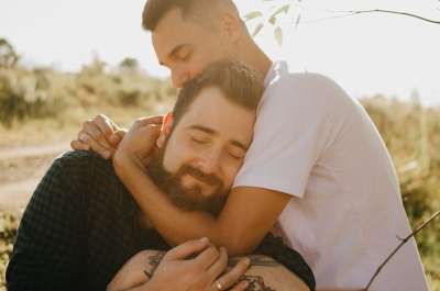 恋人 同性恋 草地 肖像 户外 自然 同性恋夫妇 夫妻 关系