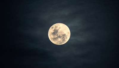 月亮 天空 夜晚 月光 自然 黑暗的 平静的 月球 云