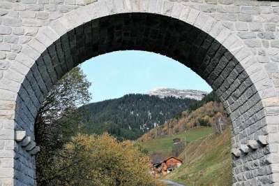 桥 石头 铁路 弓 建筑 万维网 旅游景点 视图 阿尔卑斯山