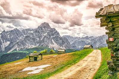 自然 景观 天堂 山 阿尔卑斯山 全景 云 小路 小屋