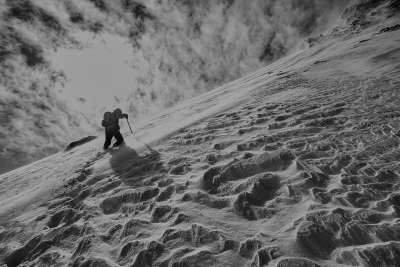 山 远足 雪 登山家 登山 徒步旅行 高山 顶峰 首脑 最佳