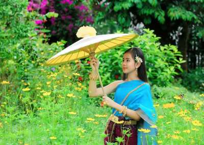 女士 模型 雨伞 原野 时尚 风格 肖像
