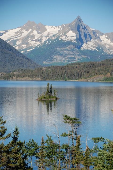 水 湖 景观 美丽 自然 岛 山 风景 蓝色的 丰富多彩的
