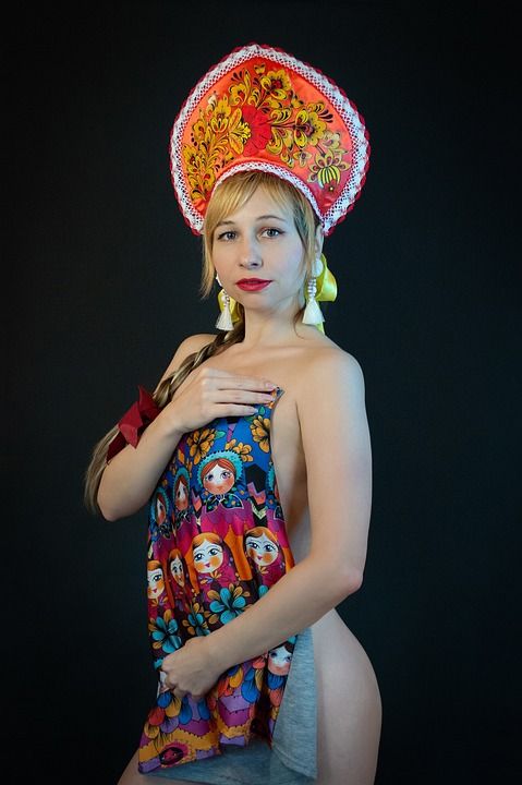 Kokoshnik 女人 俄罗斯的民族风格 头饰 年轻女子 俄语