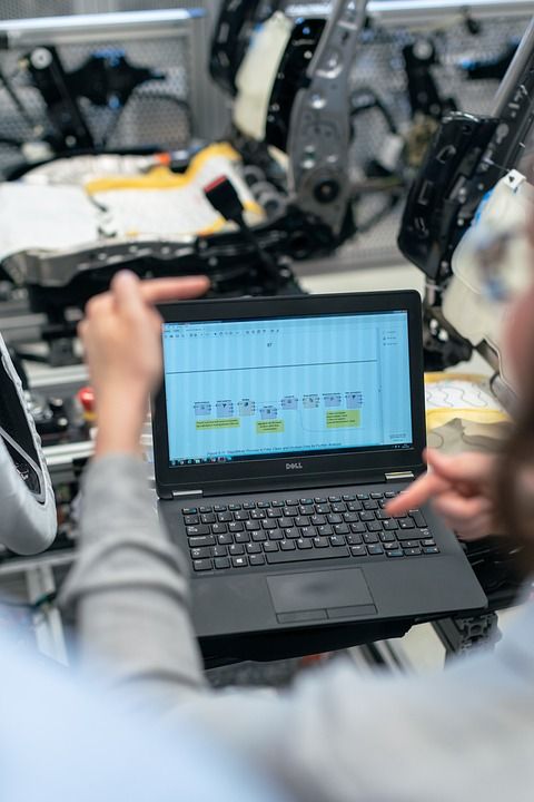 工程师 工程 电气工程师 电气工程 作坊 工厂 计算机 笔记本电脑