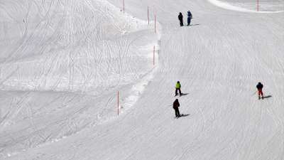 阿尔卑斯山 采尔马特 冬季 雪 冷 体育 滑雪板 山 滑雪者