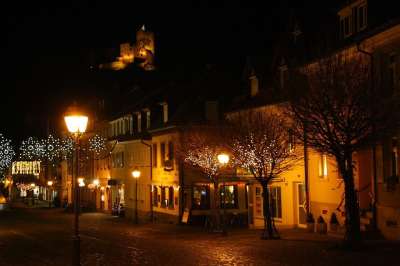 夜间城市 Waldkirch 圣诞灯 城市 在晚上 在晚上的城市