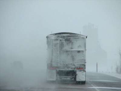 雪 冬天 驾驶 天气 风暴 能见度 卡车 高速公路 路 状况