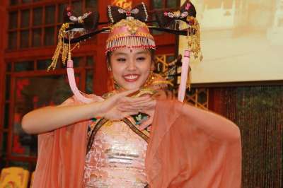 美女 古装 老房子