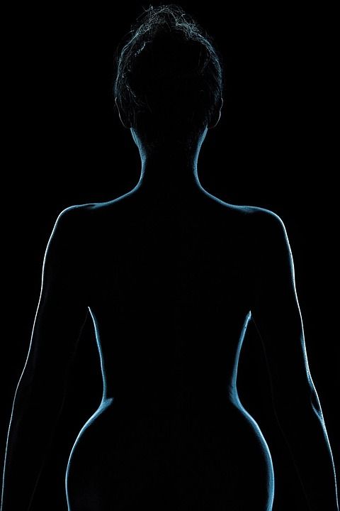 黄色书刊 年轻女子 低调 模型 美容 姿势 女性 摄影展 背部