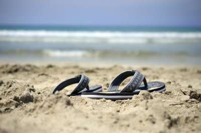 凉鞋 人字拖 拖鞋 鞋 海滩 海 沙 配件 野马 假期 夏天