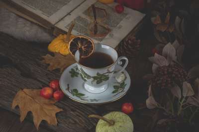 茶 茶碗 秋季 秋天的颜色 叶子 十月 背景 季节