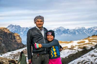 家庭 父亲 女儿 山 幸福 孩子 快乐的 为人父母 爸爸 快乐