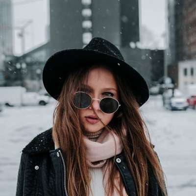 人们 女士 美丽 时尚 色调 雪 寒冷的 天气 围巾