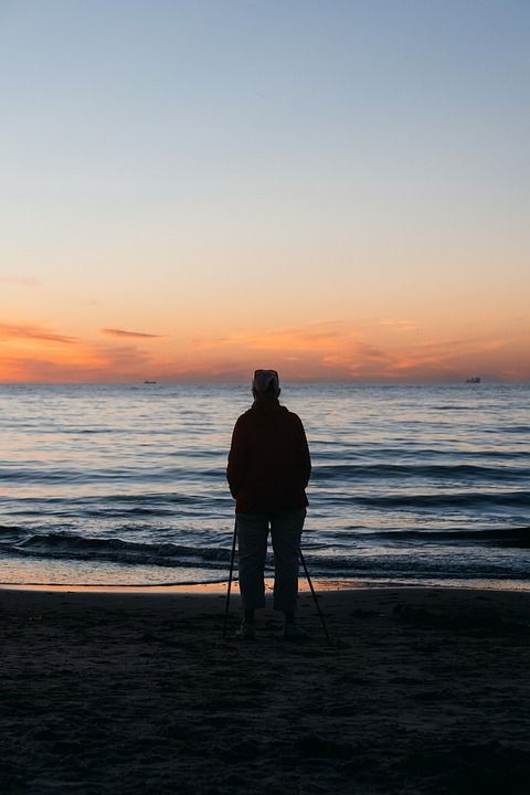 海滩 老年 海 人 老人 轮廓 独自的 海洋 海景 沙 支撑