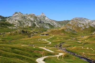 法国南部比利牛斯 景观 山脉 山 全景图 路