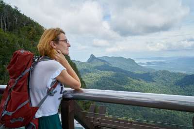 旅游 女孩 女子 包 看法 山 作品 甜美的女孩 等待