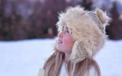 人 人的 女性 女孩 脸 帽 帽子 冬天 雪 户外 看法