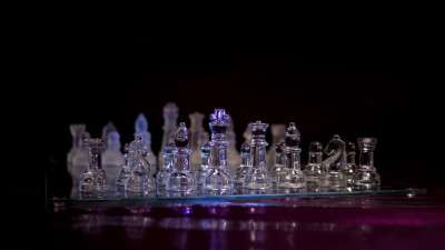 象棋 玻璃 棋盘上的棋子 国际象棋游戏 棋盘 战略 王 人物