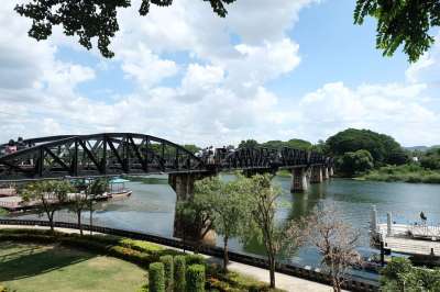 桥 河 北碧府 在夏天 游客 休假 旅游景点 旅行