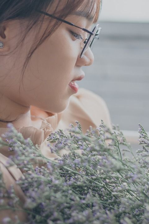 女孩 美丽 肖像 花 灰色的美女 灰色的肖像
