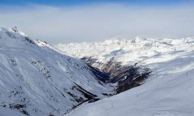 雪 冬季 山 寒冷的 体育 山峰 高山 季节 自然 滑雪胜地