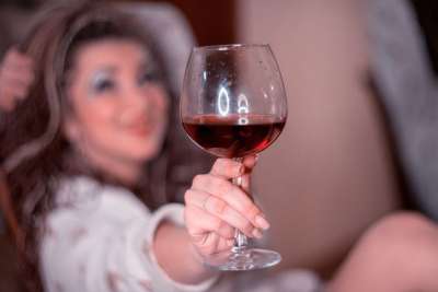 一杯葡萄酒 喝一杯 签到 自制的葡萄酒 为爱喝 酒精 一方面有玻璃