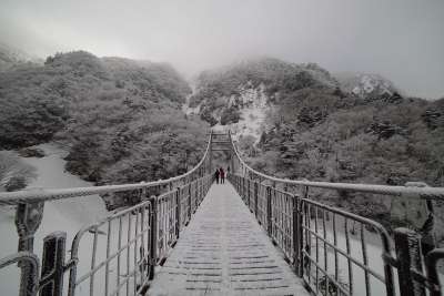 山 桥 汉拉山 雪景 景观 冬季 雪 雪山 寒冷的 冬山