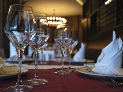 玻璃 喝 松树 餐厅 咖啡店 表 服务 邀请函 葡萄酒 香槟酒
