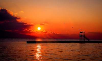 太阳 日落 红色的 夏天 自然 天空 海洋 海 水 看法