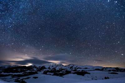 黑暗的 夜晚 天空 星星 星系 自然 山 轮廓 景观 雪