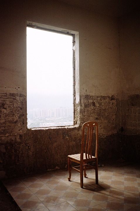 Window Chair 在室内 结构 Ruins 废墟