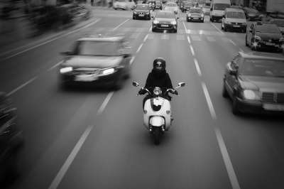 骑自行车 巴塞罗那 城市 摩托车 体重 旅游 黑和白 单色 路