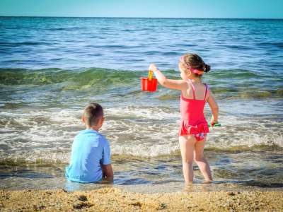 女孩 童年 孩子 快乐的 肖像 女儿 人 旅行 夏天 户外