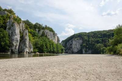 多瑙河 多瑙河峡谷 岩石 树木 水 流动 水域