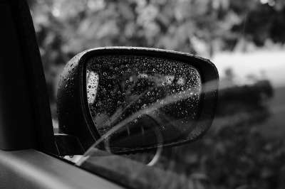 雨 一面镜子 车 窗户 镜子 运输 车辆 汽车 玻璃 玻璃