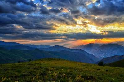 自然 看法 Kaçkars 景观自然 草 山 绿色 和平 牧场