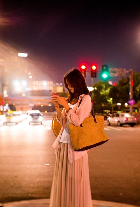 人像 夜景 女性 女人 亚洲 城市 街头 灯火 交通 梦