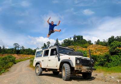 车 乐趣 跳 人 夏天 假期 越野 车辆 旅行 汽车 喜悦