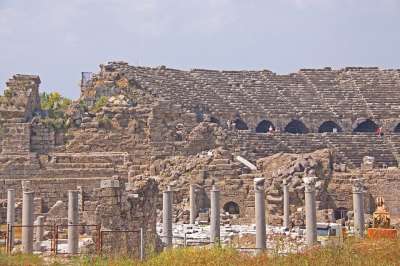 圆形剧场 历史景点 土耳其建筑 结构 结构体 石柱 列 建造