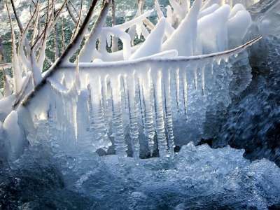 冰柱 雪 冬季 春天 滴 弗罗斯特 寒冷的 冰 河 冷冻水