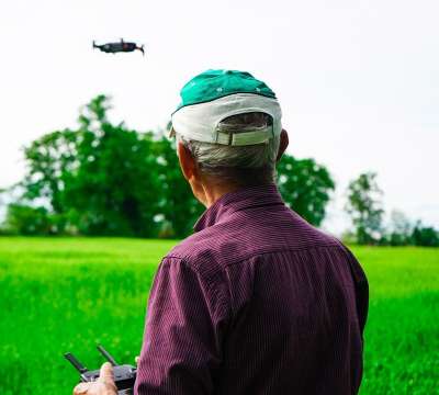 无人驾驶飞机 试无人驾驶飞机 Quadricopter 控制 飞 男人