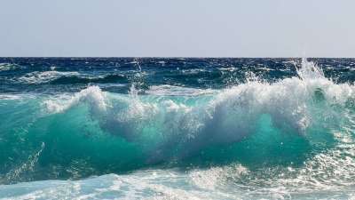 海浪 透明的 砸 喷 泡沫 风 壮观 海 自然 蓝色的 溅