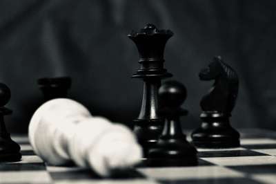 象棋 战略 棋盘上的棋子 棋盘游戏 棋盘 王 对比 黑和白