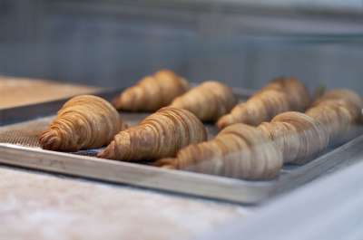 牛角包 早餐 面包店 糕点 美食 法语 传统的 食物 早晨
