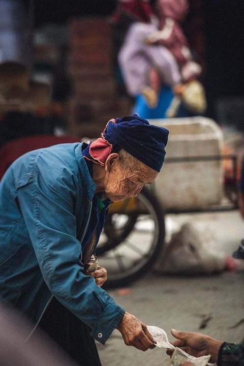 母亲 女士 高级的 长老 老人 高地 市场