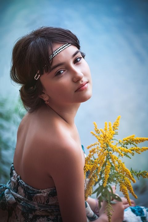孩子 女孩 模型 女性 年轻的女孩 肖像 裙子 碎花连衣裙 时尚